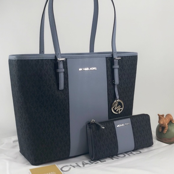 Michael Kors Handbags - Michael Kors Medium Tote Set